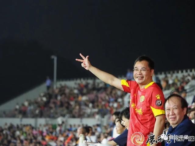 国乒回归首秀大放异彩，塔图姆主场球迷高呼名字
